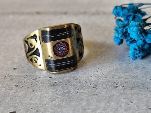 bague marocaine berbère en laiton et bois d'ébène avec une perle millefiori (Copie)