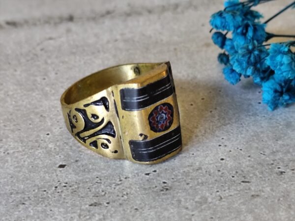 bague marocaine berbère en laiton et bois d'ébène avec une perle millefiori (Copie) – Image 2