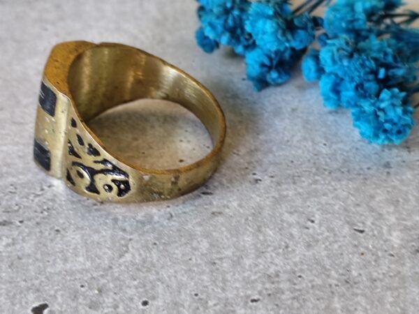 bague marocaine berbère en laiton et bois d'ébène avec une perle millefiori (Copie) – Image 3