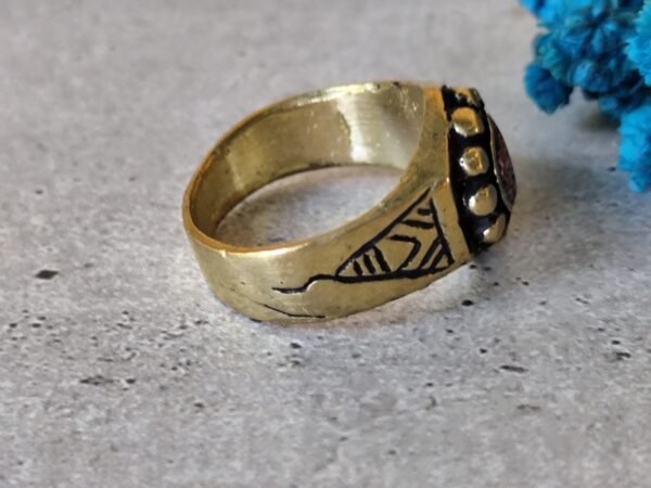 bague marocaine berbère en laiton avec une perle millefiori – Image 2