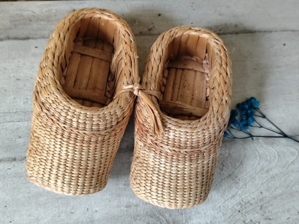 Chaussures en paille tressée – Image 2