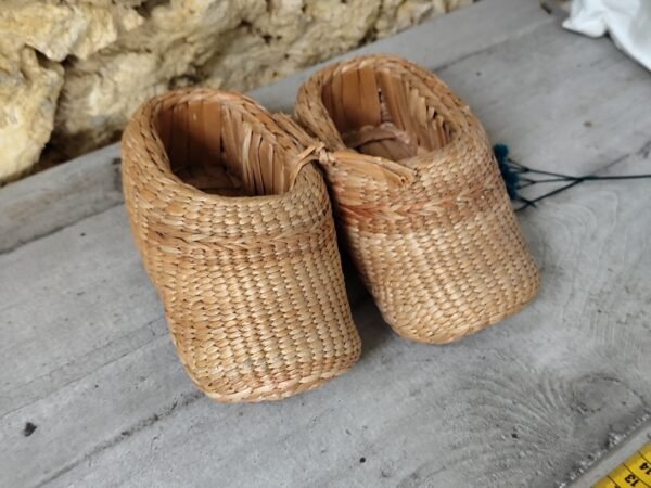 Chaussures en paille tressée – Image 3