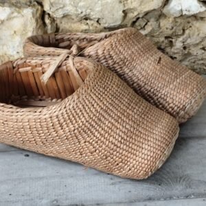 Chaussures en paille tressée