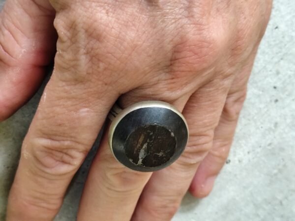 Bague en bois d'ébène touareg. – Image 4