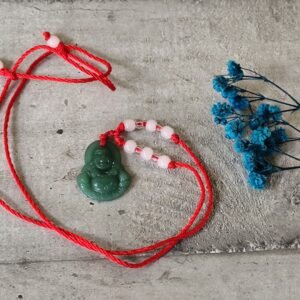 Collier feng shui avec une corde rouge ajustable et un bouddha rieur en jade 