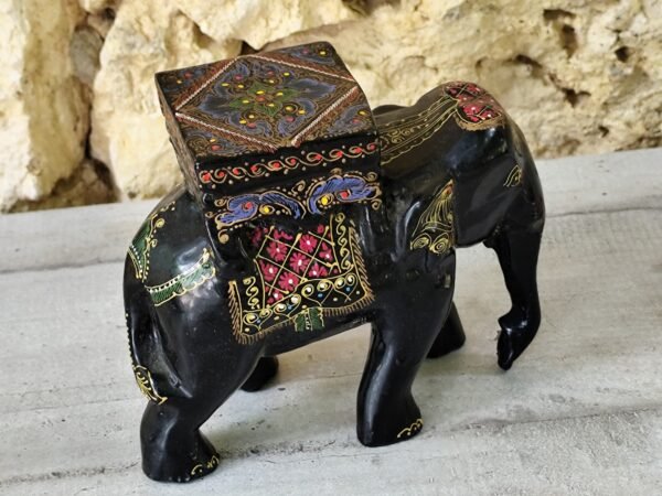 ancienne statue éléphant en papier mâché  noir avec motifs – Image 3