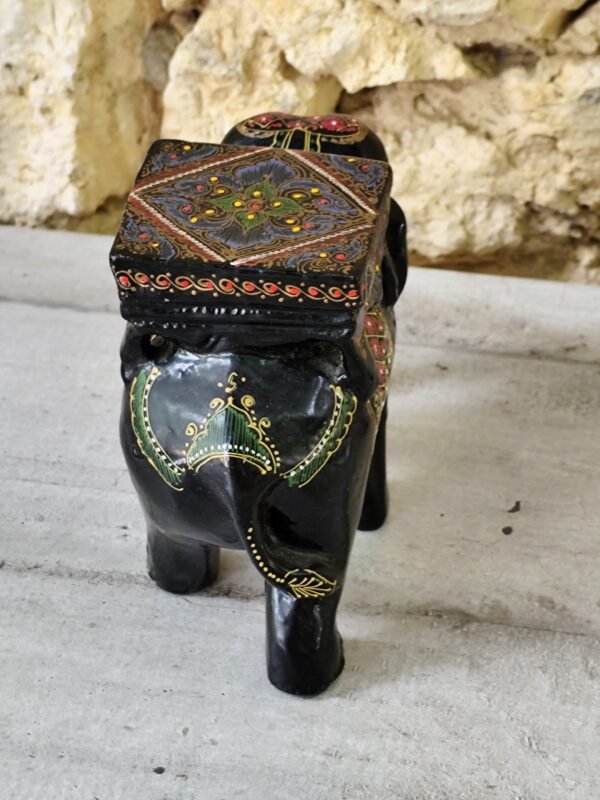 ancienne statue éléphant en papier mâché  noir avec motifs – Image 5