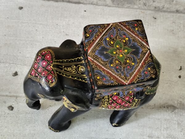 ancienne statue éléphant en papier mâché  noir avec motifs – Image 6