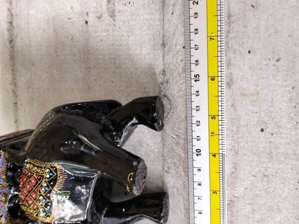 ancienne statue éléphant en papier mâché  noir avec motifs – Image 9