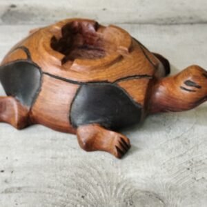 Ancien cendrier tortue en bois teck