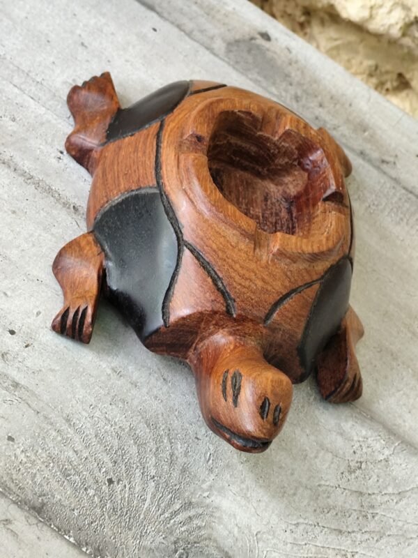 Ancien cendrier tortue en bois teck – Image 2