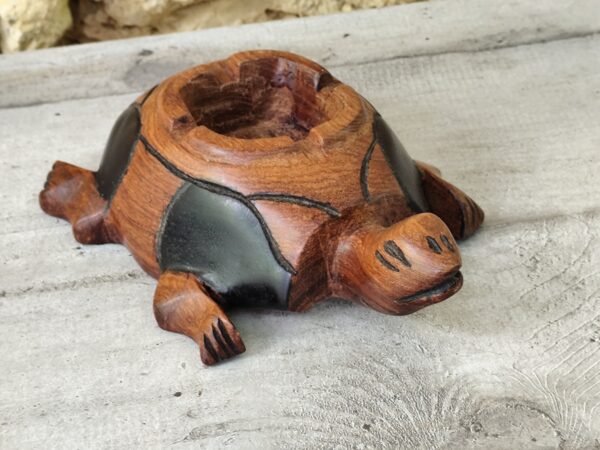 Ancien cendrier tortue en bois teck – Image 3