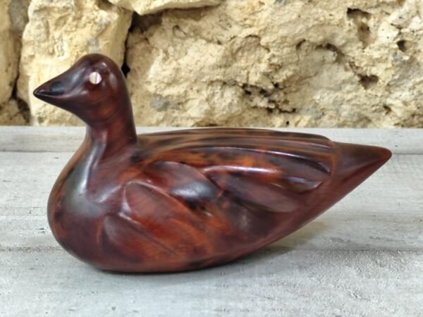 Canard sculpté en bois de thuya