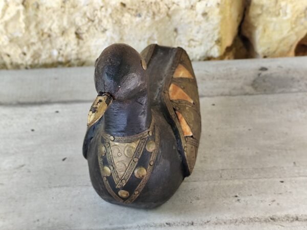 Canard en bois vintage sculpté à la main avec incrustation de cuivre et de laiton Décoration d'intérieur rustique – Image 4