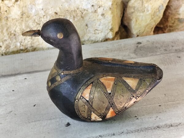 Canard en bois vintage sculpté à la main avec incrustation de cuivre et de laiton Décoration d'intérieur rustique – Image 5