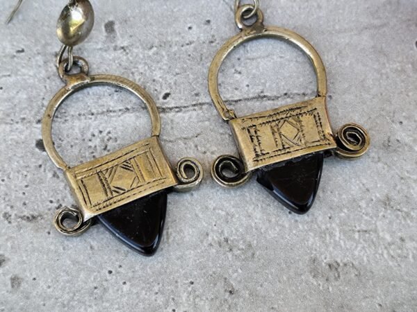 Boucles d'oreilles touareg en argent ingal, bijoux touaregs, boucles d'oreilles en verre noir – Image 2