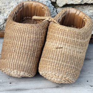 Chaussures Artisanales en Fibres Tressées – Tradition & Matières Naturelles