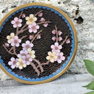 Assiette Décorative Fleur de Cerisier – Élégance Japonaise & Nuages d’Or