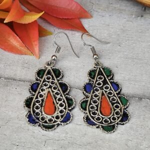 Boucles d’oreilles marocaines émaillées – Gouttes colorées artisanales, esprit berbère