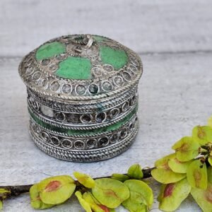 Boîte marocaine en métal et émail – artisanat traditionnel, décor vert