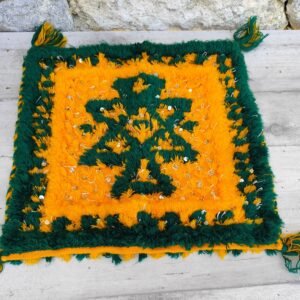 Housse berbère en laine – Vert profond & Safran – Décoration murale ou coussin