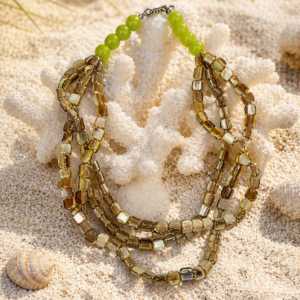 Collier artisanal perles nacrées – esprit bord de mer