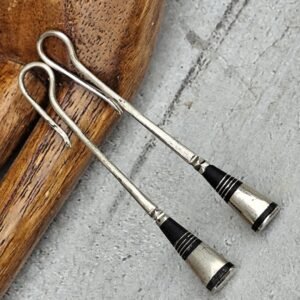 Boucles d'Oreilles Pendantes Touareg Amazigh en Métal Argenté et Ébène – Bijou Artisanal Nomade & Tribal
