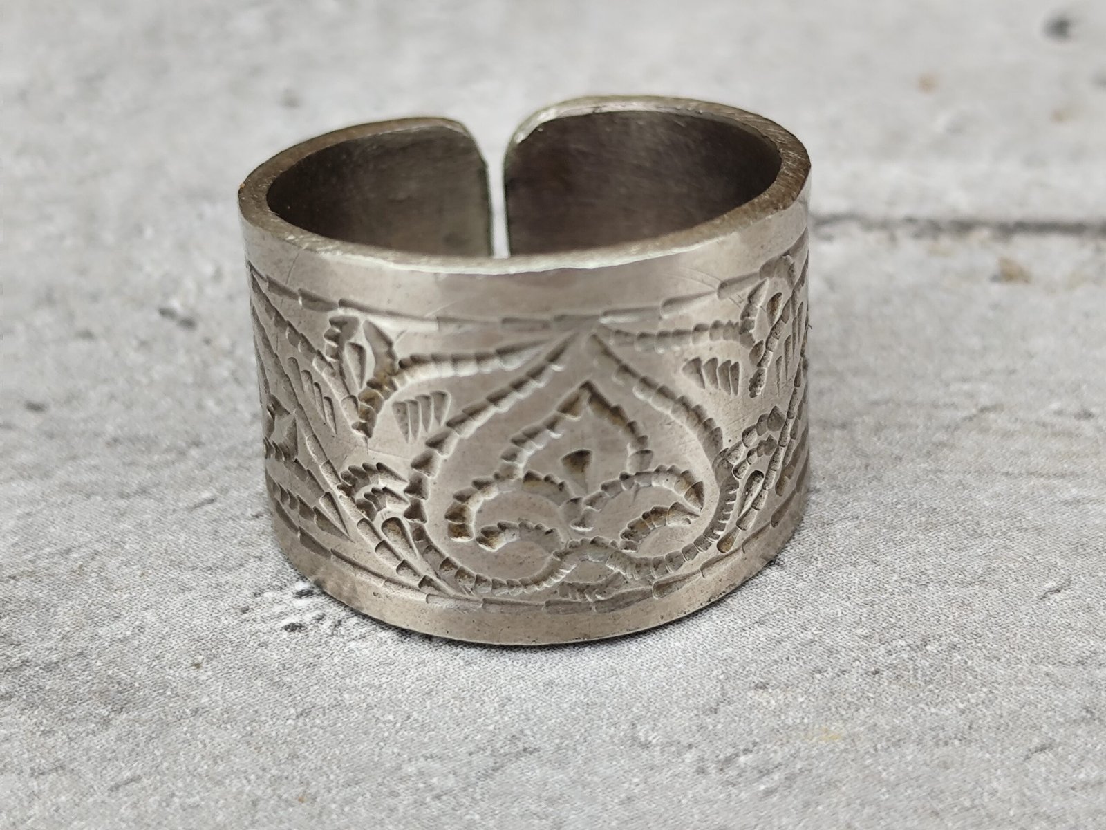 Bague Large Ethnique Laiton Blanc Style Touareg Amazigh Gravée – Bague Ajustable Femme & Homme