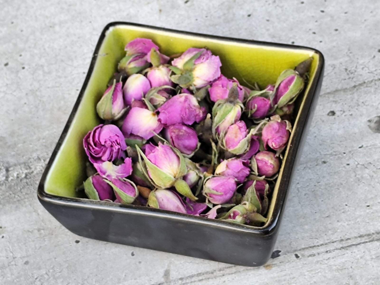 Boutons de Rose Séchés Naturels – Amour, Apaisement & Rituel (100g)