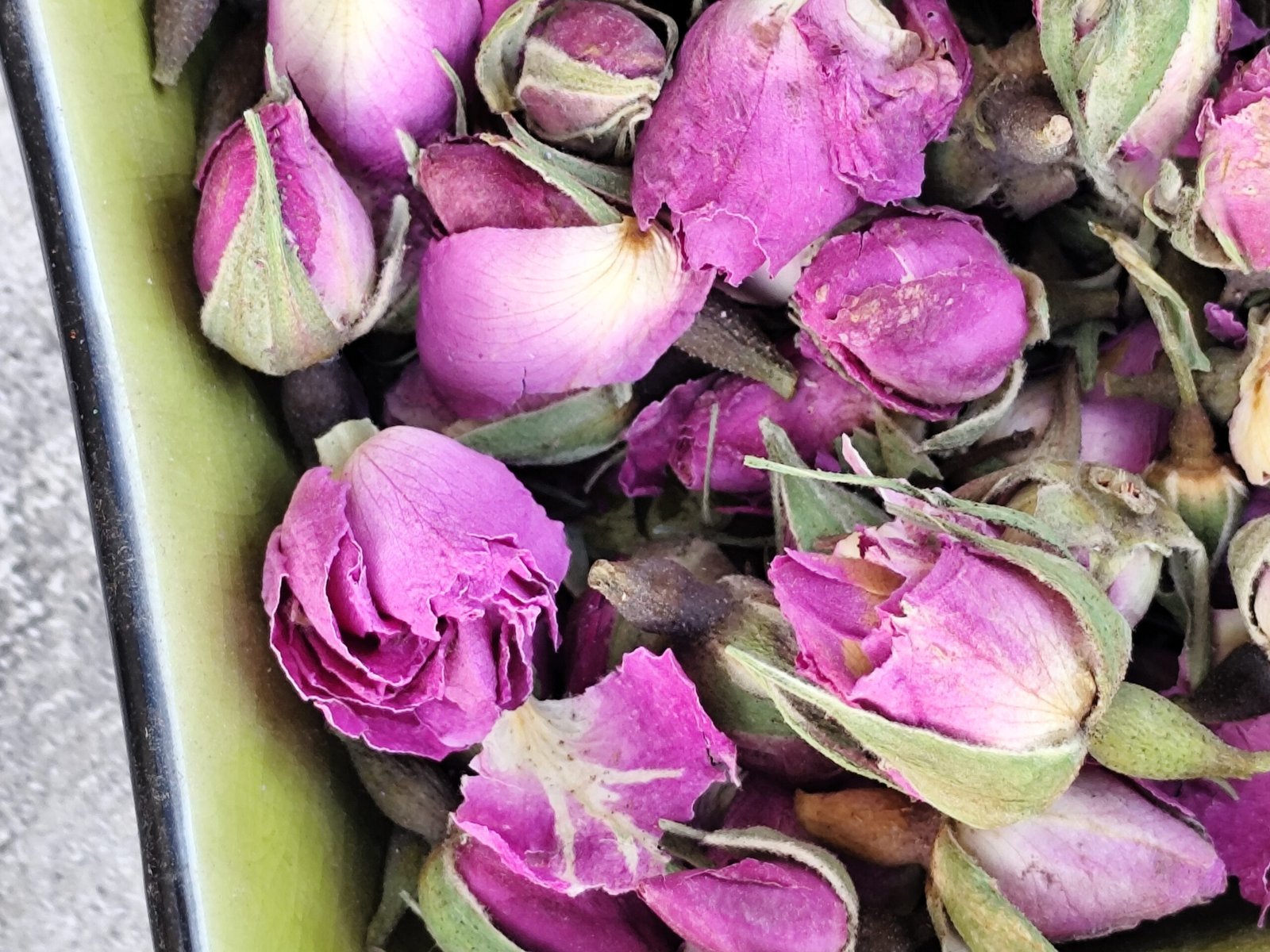 Boutons de Rose Séchés Naturels – Amour, Apaisement & Rituel (100g) – Image 5