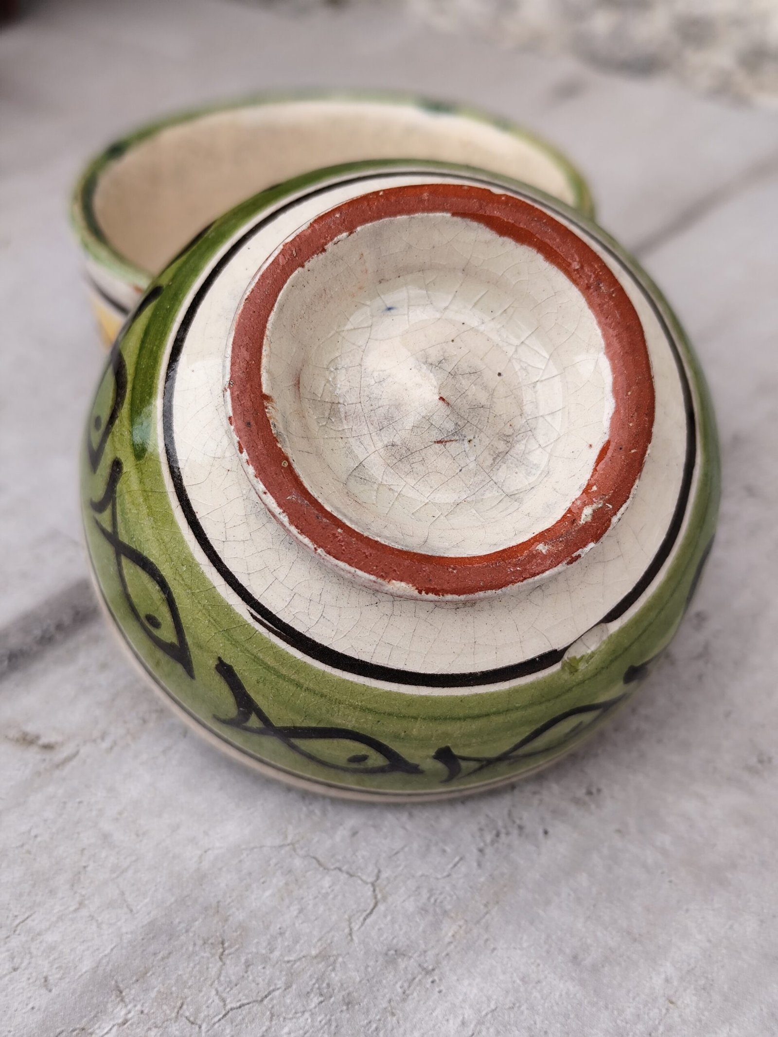 Duo de petits bols en céramique vintage, vide-poches ou coupelles apéritif rétro, motifs poissons peints main, art populaire, déco rustique – Image 4
