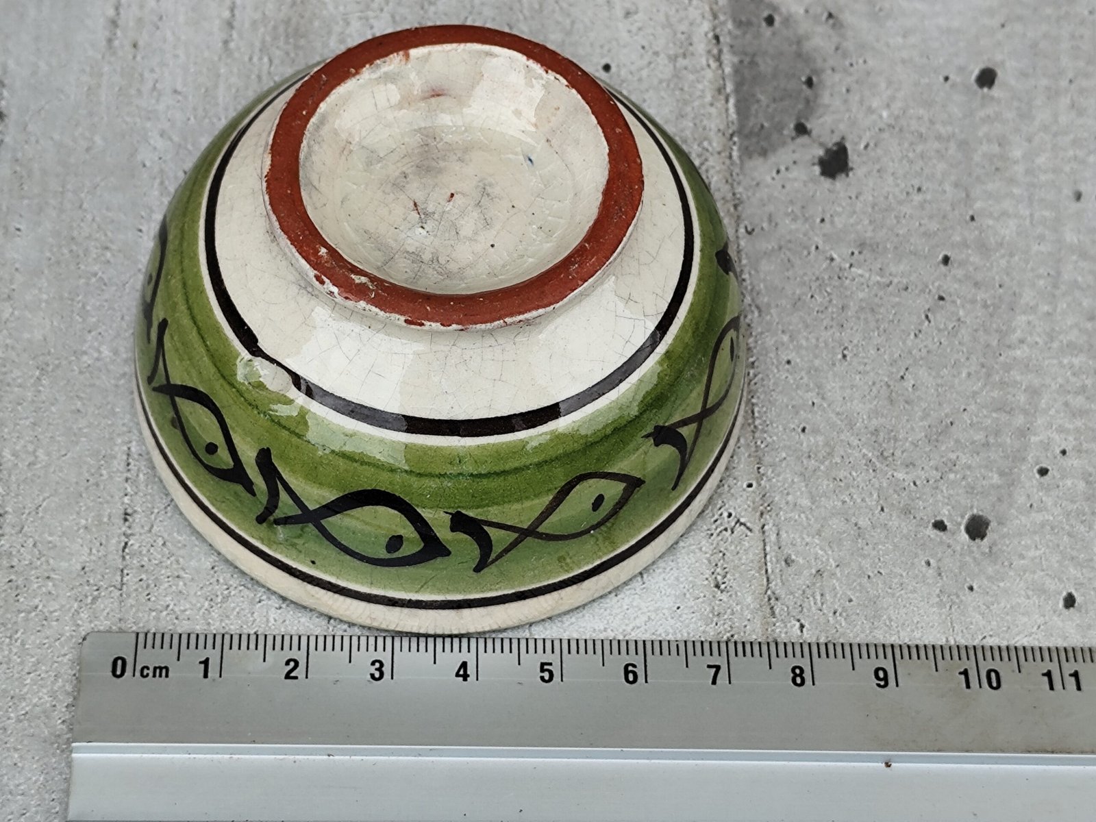 Duo de petits bols en céramique vintage, vide-poches ou coupelles apéritif rétro, motifs poissons peints main, art populaire, déco rustique – Image 2